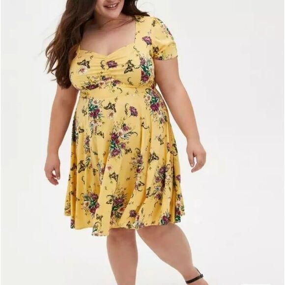 TORRID Yellow Butterfly Floral Print Empire Waist Short Sleeve Challis size 5x - Picture 1 of 8